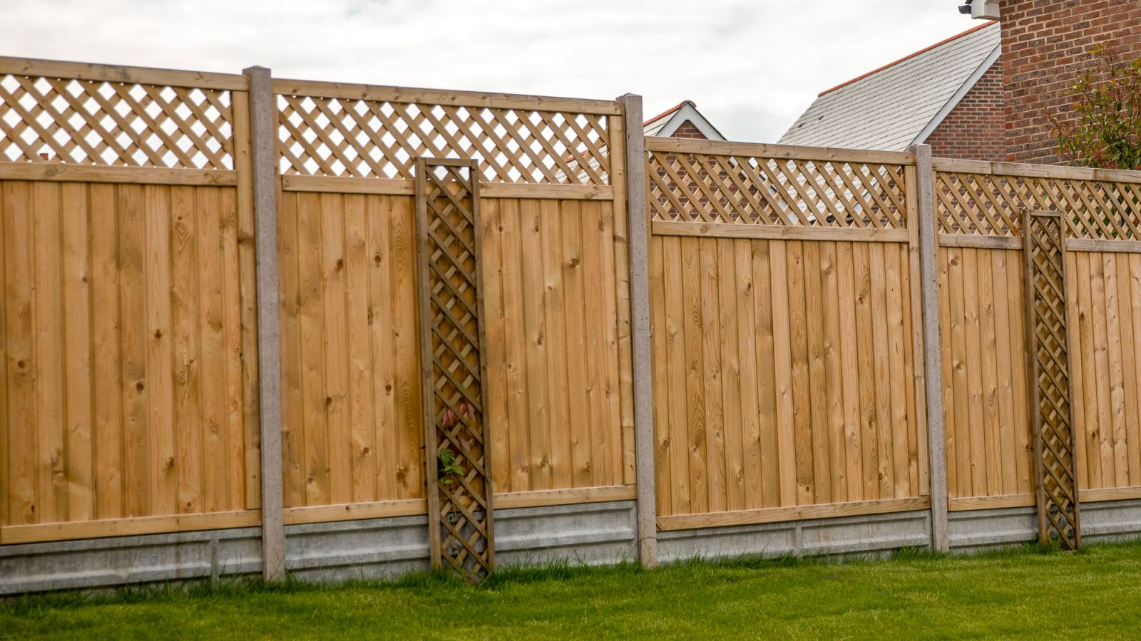 Fencing Contractor In Horsham - Elementree Group Limited